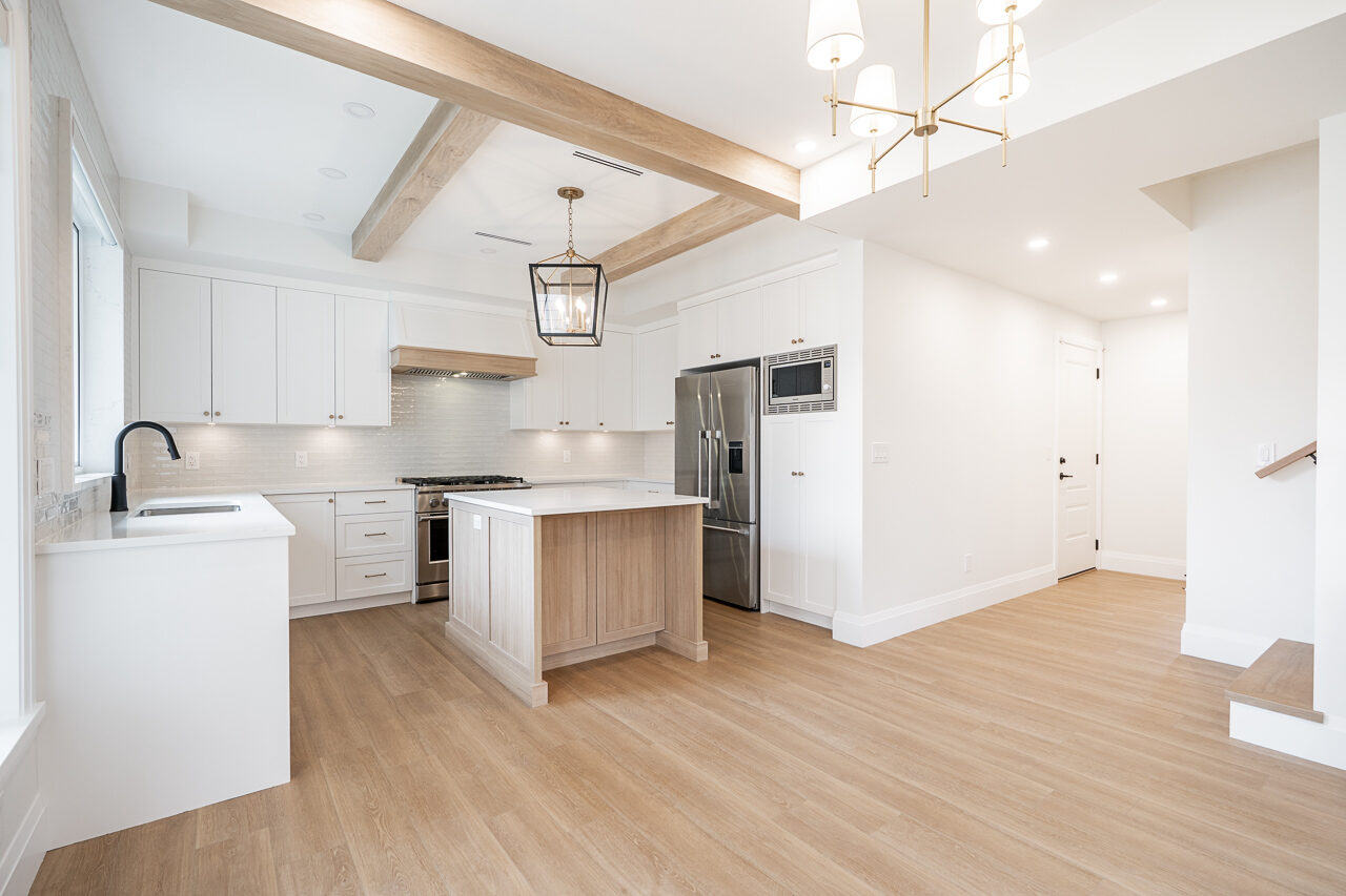 Crescent – kitchen with vaulted beams